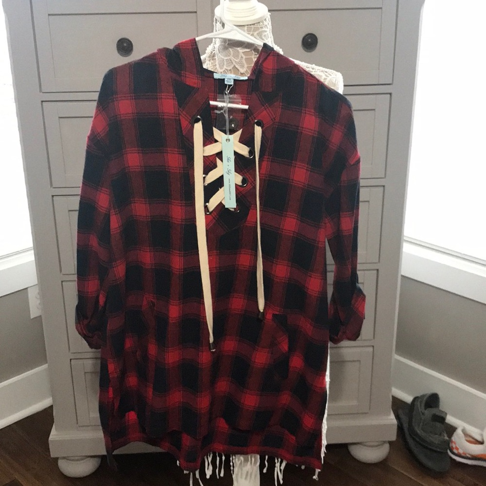 NWT boutique top with hood